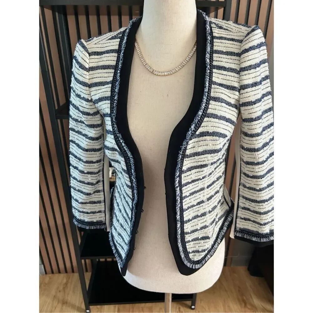 White House black market blue and white stylish blazer size 00